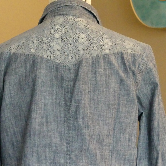 Chambray Button Up - AMERICAN EAGLE - Picture 2 of 6